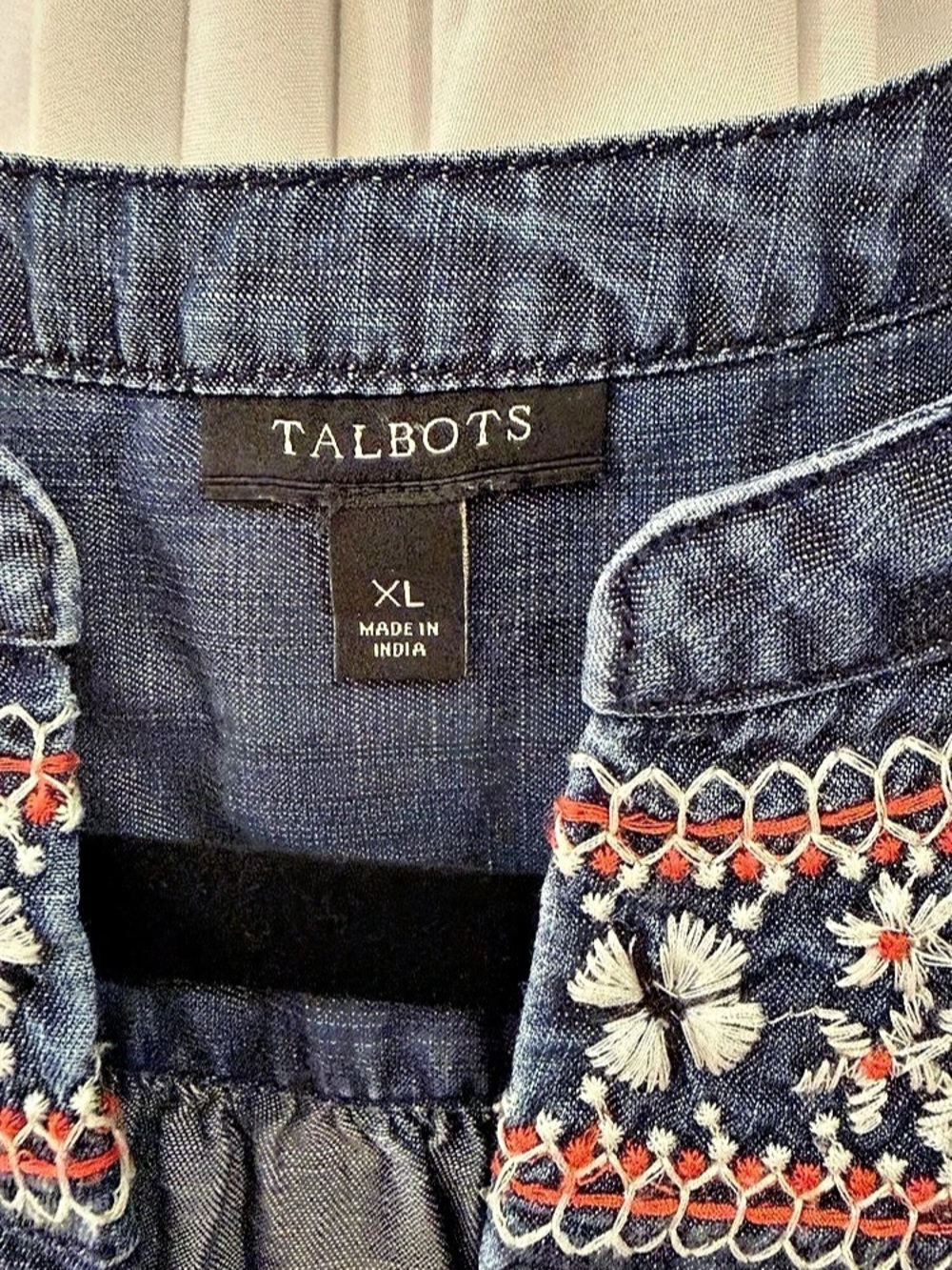 Talbots Embroidered Blue Tencel Tunic Size XL Like New - Picture 2 of 4